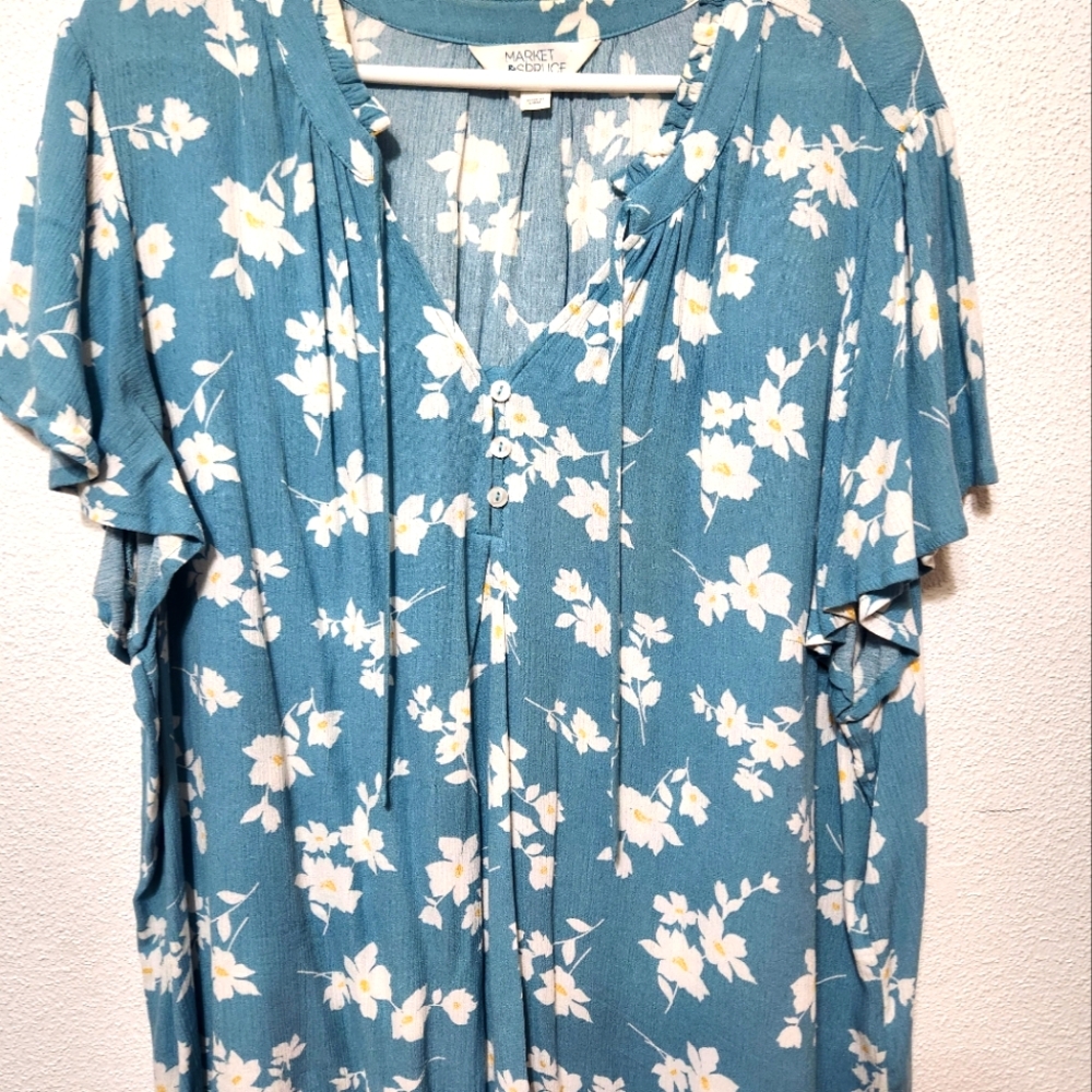 Market Spruce  light weight flutter short sleeve top